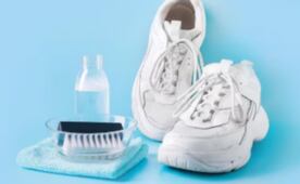 ¿Tus tenis blancos tienen manchas amarillas?; elimínalas con esta sencilla y eficaz técnica
