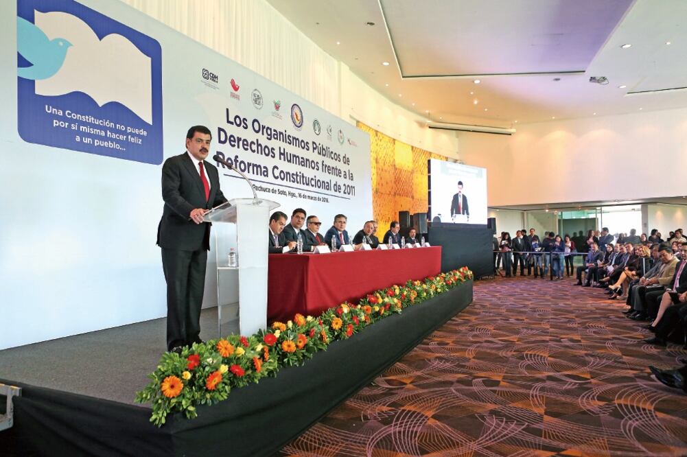 El gobernador Francisco Olvera encabezó la inauguración del foro Los Organismos Públicos Locales Frente a la Reforma Constitucional de 2011 (ARCHIVO EL UNIVERSAL)