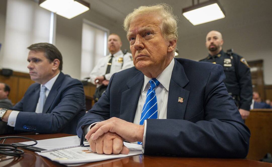 El expresidente estadounidense Donald Trump espera el inicio de las diligencias en su juicio ante la Corte Suprema del Estado de Nueva York. Foto: EFE