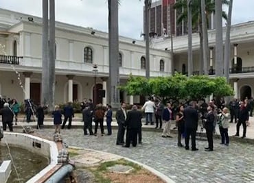 Hallan explosivo en Parlamento, previo a desconocimiento del nuevo mandato de Maduro