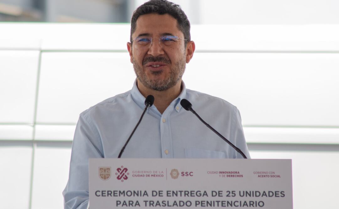 Martí Batres se congratuló por la resolución de la SCJN sobre el balizamiento de las patrullas en la CDMX. Foto: Especiales