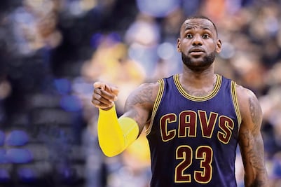 LeBron clasifica a Cavs a las semis