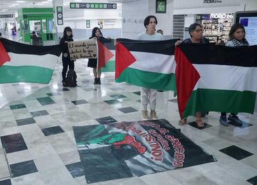 Mexicanos se manifiestan en el AICM; intentarán llegar a la frontera con Gaza para repartir ayuda humanitaria