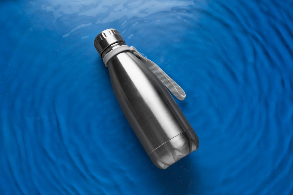 Botellas de aluminio. Foto: Freepik