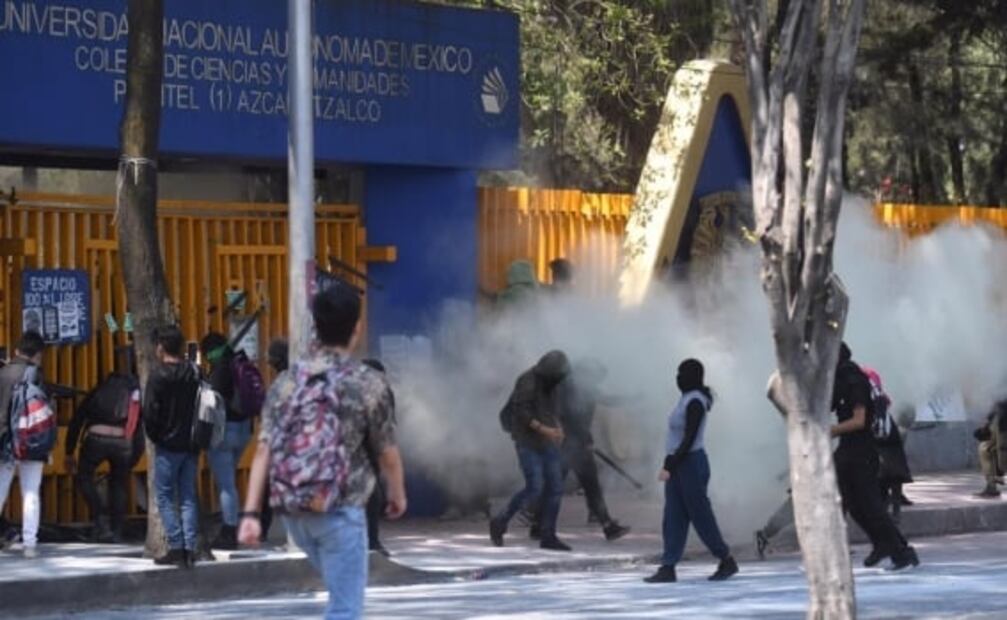 Encapuchados irrumpen en CCH Azcapotzalco