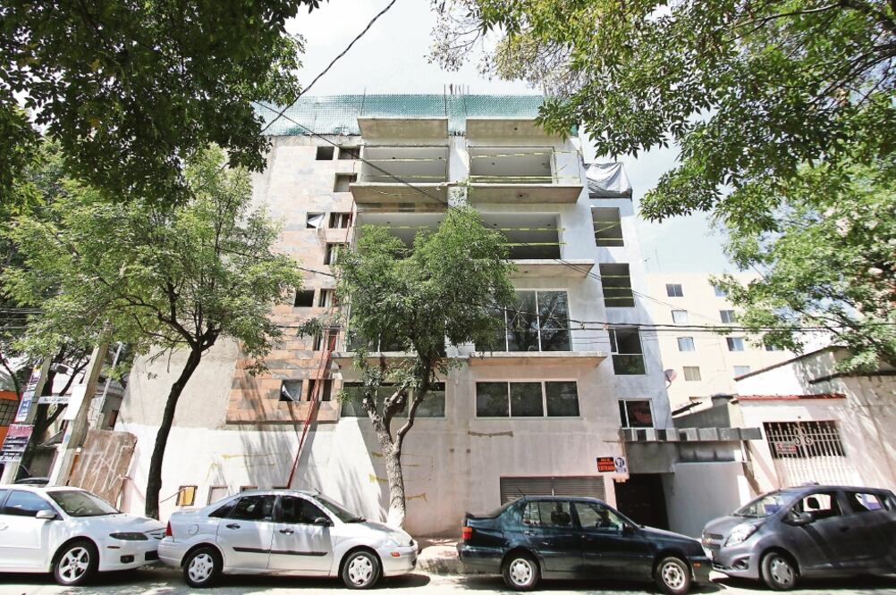 El inmueble, cuyo quinto nivel será demolido, se encuentra en la calle de Mar Adriático 168, colonia Popotla, en Miguel Hidalgo (FOTOS: CARLOS MEJÍA. EL UNIVERSAL)