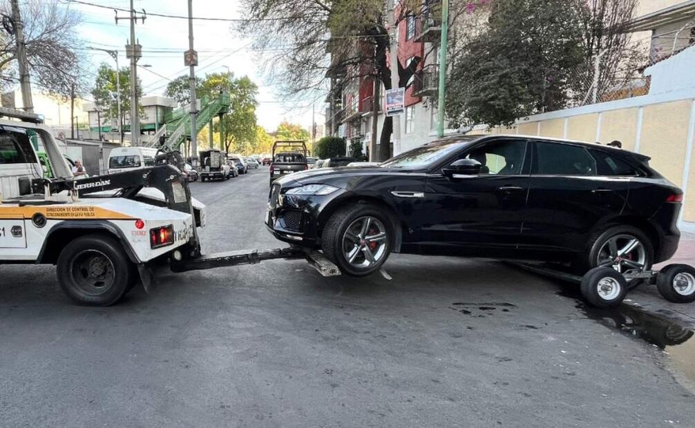 Policías de la Ciudad de México recuperan vehículo de alta gama robado en el museo del automóvil; quedó a disposición del agente del Ministerio Público, 20 de enero de 2025. Foto: SSC