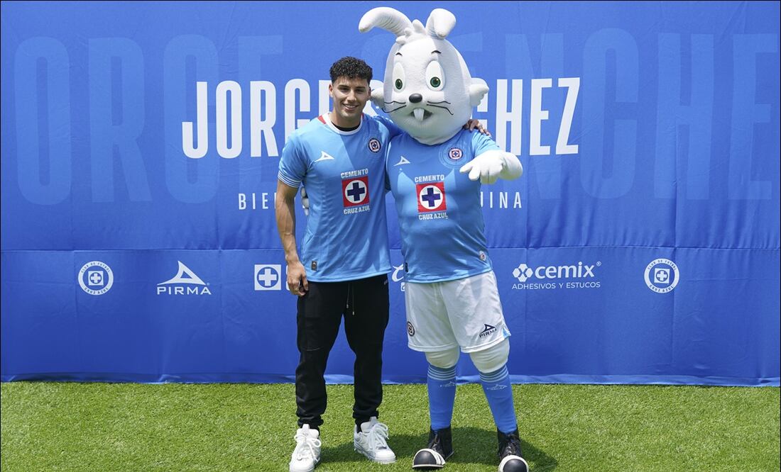 Jorge Sánchez en su presentación como jugador del Cruz Azul / Foto: Imago7