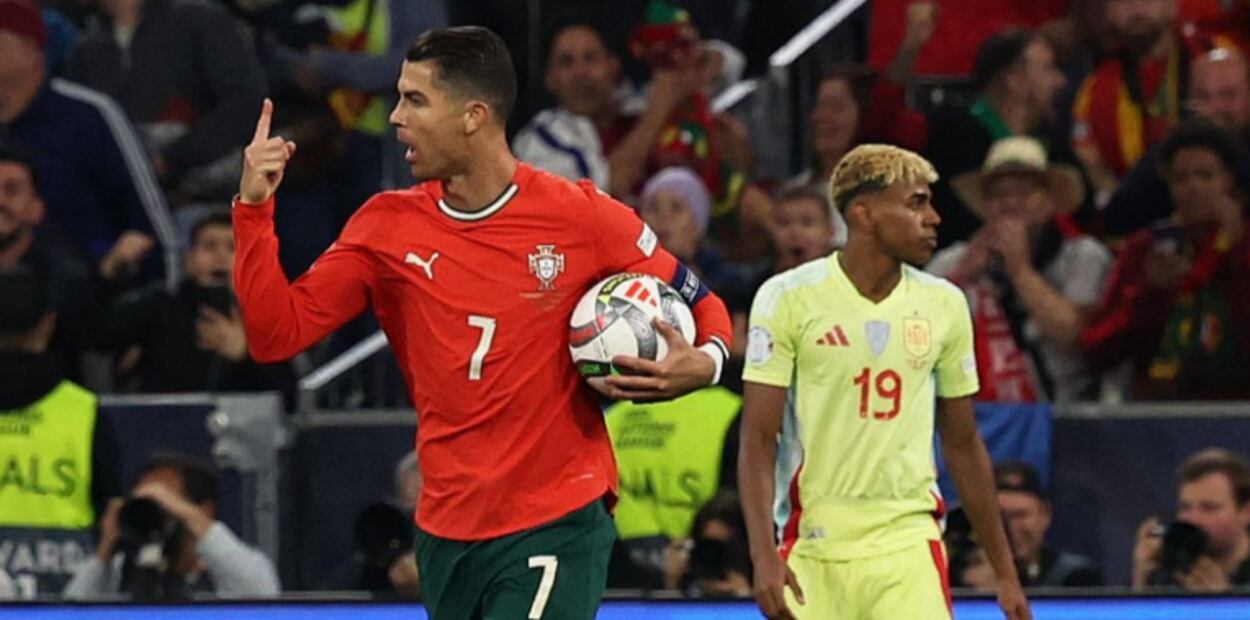 Cristiano Ronaldo festeja con Lamine Yamal a su espalda / Foto: Especiales