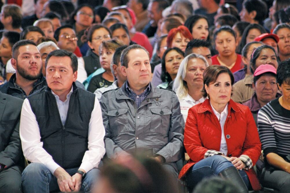 Miguel Ángel Osorio Chong, secretario de Gobernación; Eruviel Ávila, gobernador del Estado de México, y Rosario Robles, titular de la Sedatu, durante el evento realizado en Ecatepec (EDOMEX)