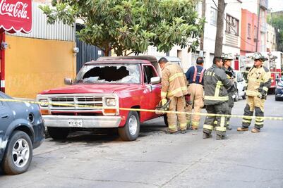Incineran a indigente dentro de un vehículo