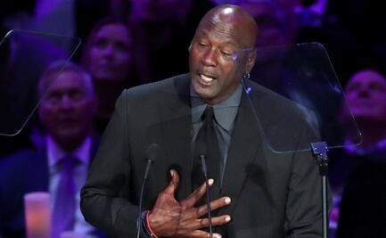 Michael Jordan rompe en llanto en el memorial de Kobe Bryant