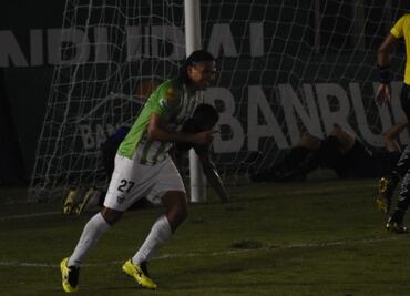 Carlos 'Gullit' Peña marca doblete en la goleada del Antigua GFC