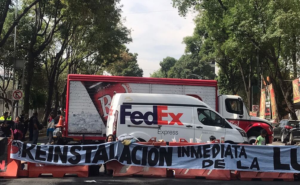 Comunidades indígenas bloquean avenida México-Coyoacán por demanda de servicios básicos. Foto: Juan Carlos Williams