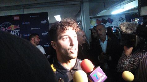 A Checo Pérez "todavía le falta mucho": Ricciardo 