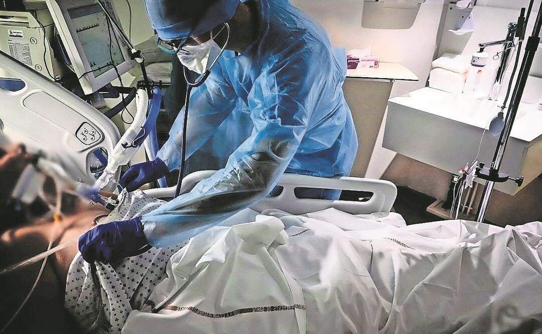 Una intubación a pacientes por Covid-19 cuesta hasta 3.5 mdp, según la AMIS. Foto: Archivo / AFP