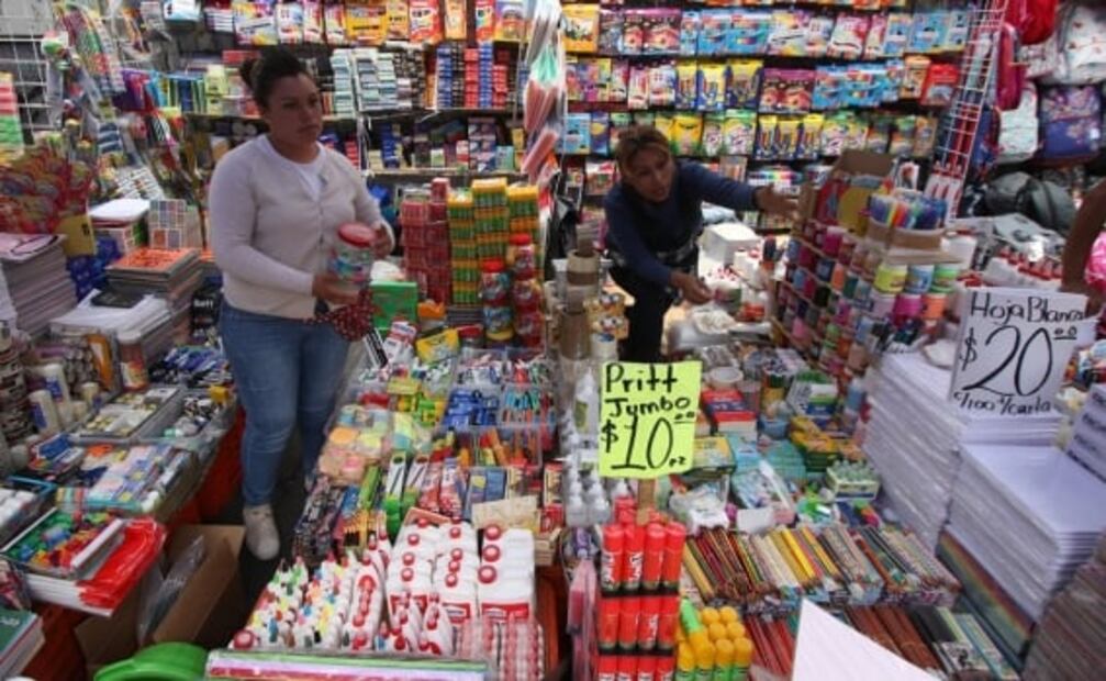 Ciudadanos buscan mejores precios para útiles escolares