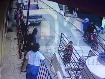 Desde moto balearon al periodista Mario Gómez