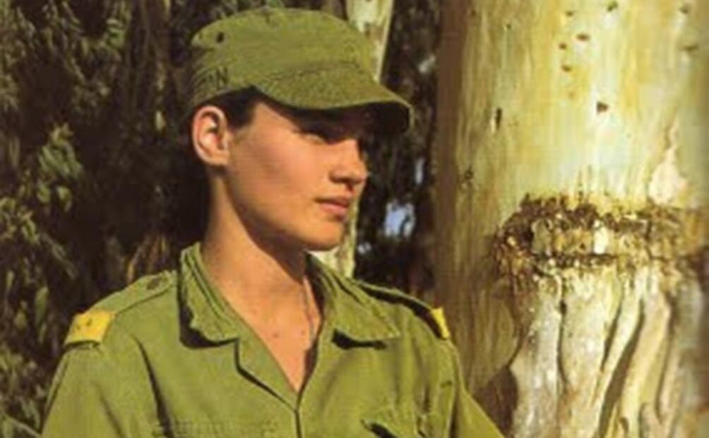 Además de BTS, estos famosos también han tenido que servir a su país