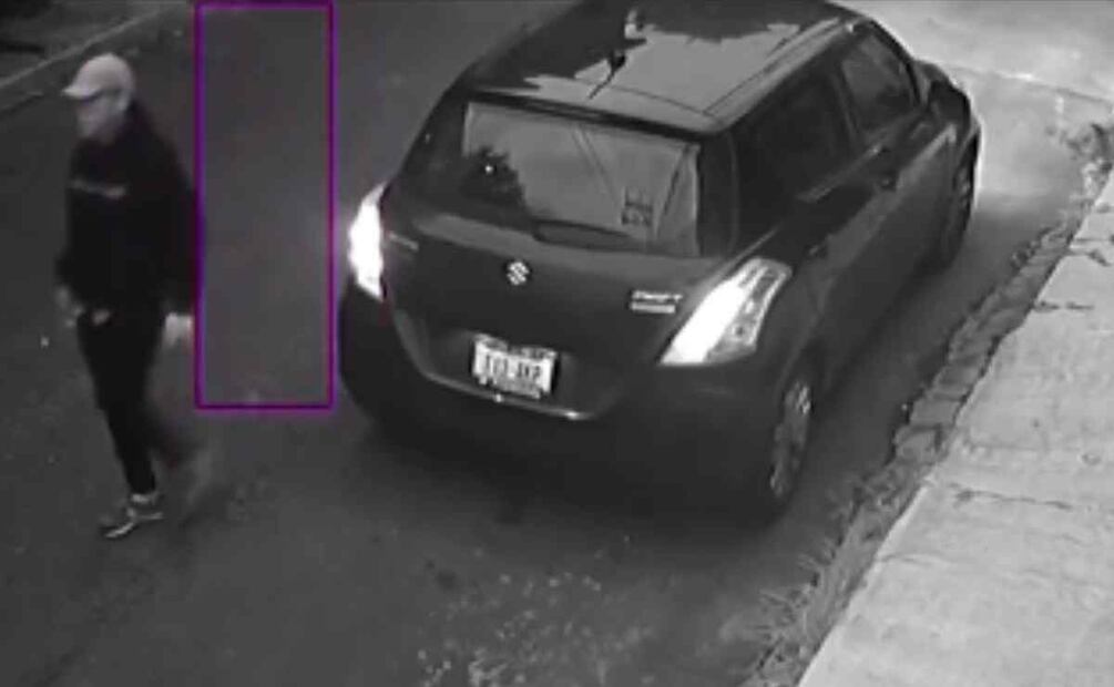 Presuntamente el inquilino bajando del auto de Ivana Huato Becerra Foto: Tomada de Foro TV