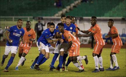 Exjugador de Cruz Azul alienta al club a olvidar la Concachampions