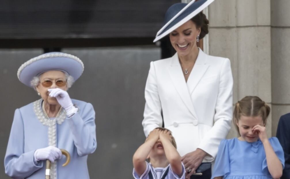 A sus 4 años, príncipe Louis opaca con sus gestos el jubileo de la reina Isabel II