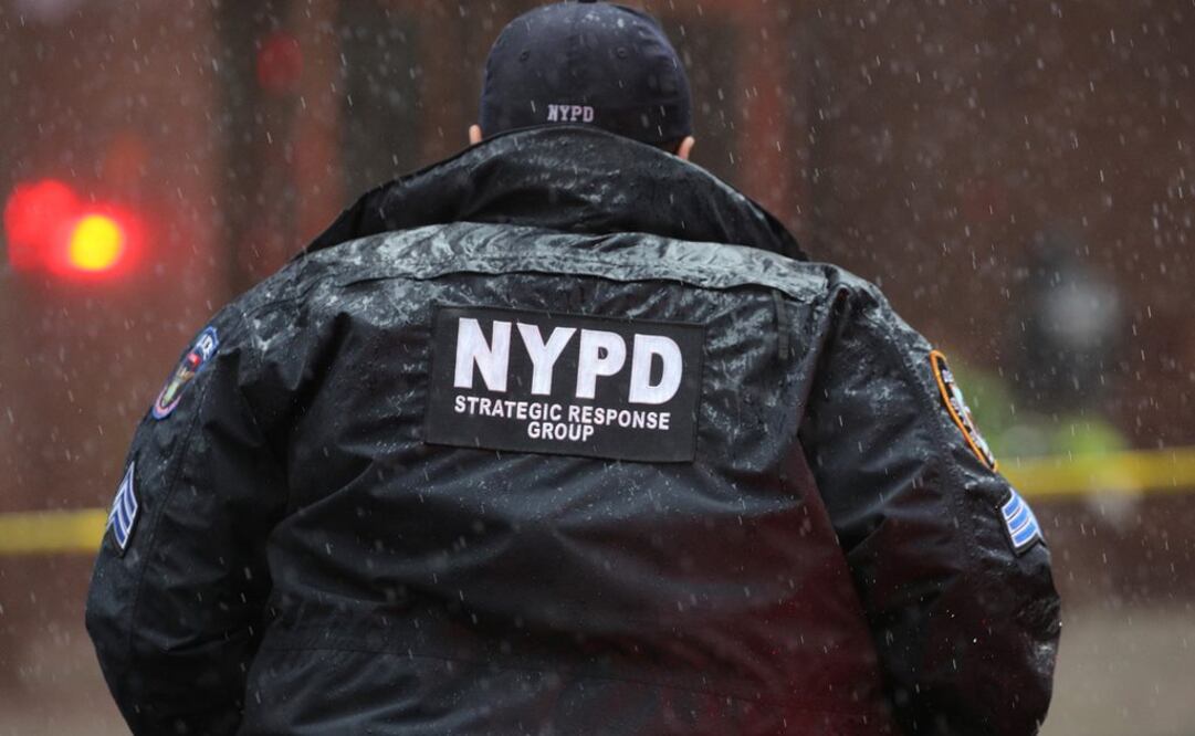 Al chocar contra el techo la nave se incendió, generando una gran humareda (Foto: Reuters)