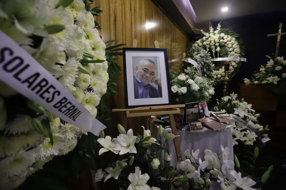 Ciudad de México 26/08/2023 Aspectos del velorio de el escritor Ignacio Solares dónde familiares y amigos esperan su cuerpo en la funeraria Gayosso de Felix Cuevas . Foto: Fernanda Rojas
