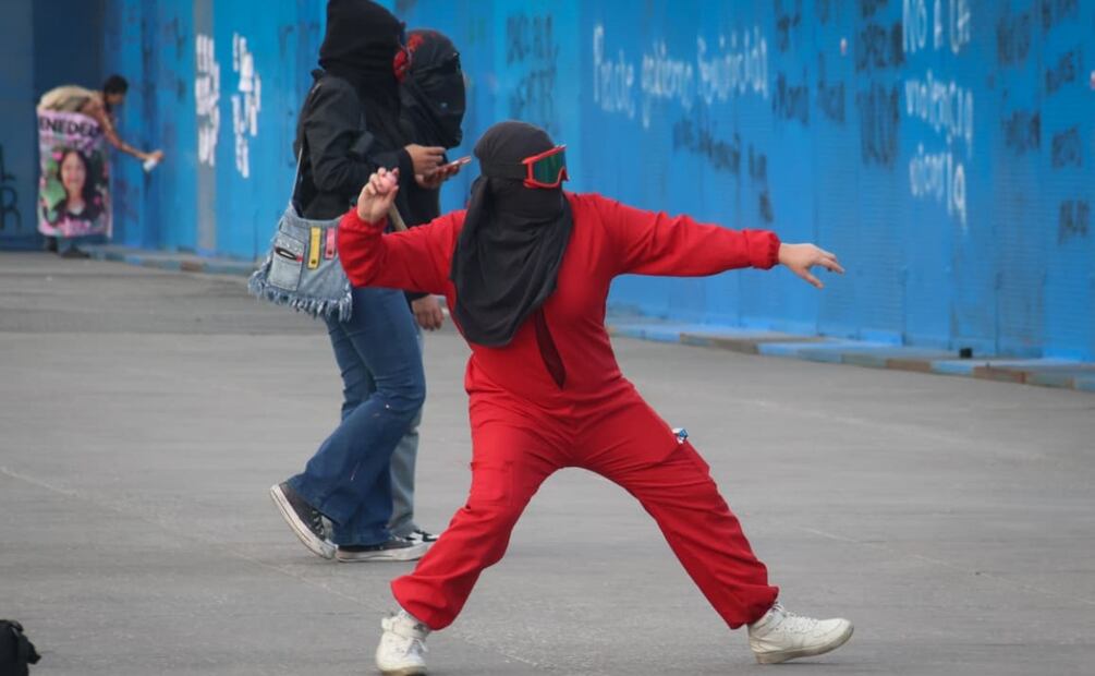 Cientos de mujeres en la CDMX marcharon al Zócalo capitalino para exigir justicia ante la violencia y que no haya impunidad, el 25 de noviembre de 2025. Foto: Luis Camacho / EL UNIVERSAL