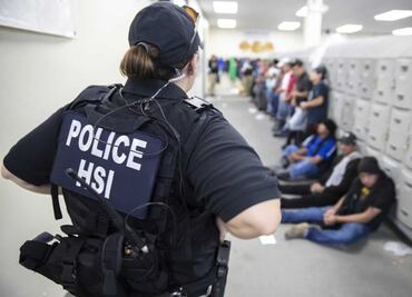 Tras redada en Mississippi, continúan detenidos al menos 377 indocumentados
