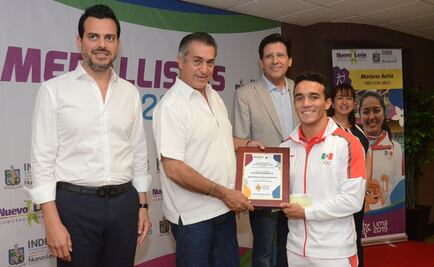 “El Bronco” entrega premios económicos a deportistas de Juegos Panamericanos