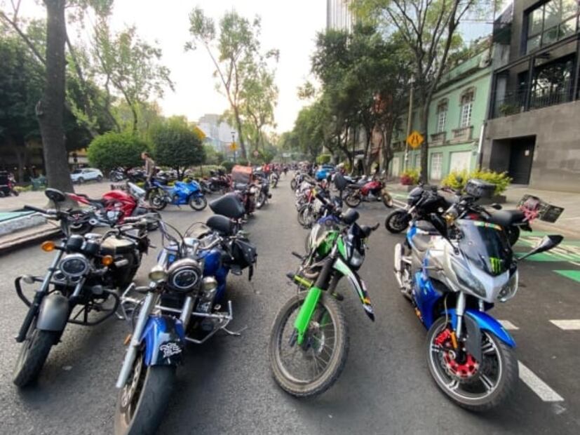 Motociclistas se manifiestan en CDMX contra restricciones; autoridades dicen estar abiertos al diálogo