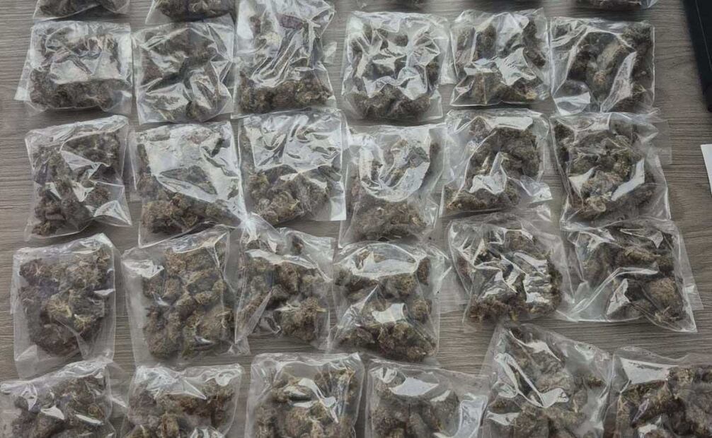 Les encontraron 30 dosis de marihuana. Foto: Especial.