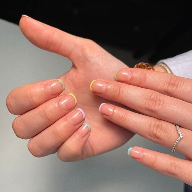 Hay infinitas posibilidades para expresar tu estilo con la manicura francesa. Foto: Instagram @lana_beauty_es