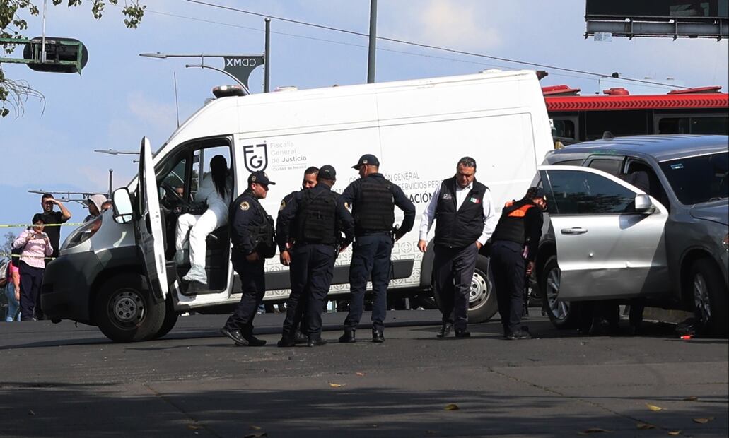 Los responsables del ataque iban en motocicleta y dispararon múltiples veces antes de huir. De la misma forma, este asesinato generó una intensa movilización policial, pero hasta ahora no hay detenidos. Foto: Iván Montaño/EL UNIVERSAL