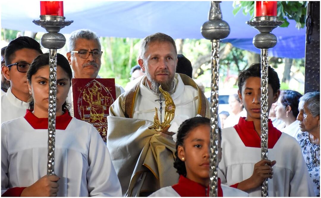 La misa oficiada por el Obispo de Morelos, Ramón Castro Castro, fue realizada para recibir en la parroquia de San José en Jiutepec la reliquia de San Juan Pablo II; confían que ayude a terminar con la violencia que se vive en el país y el estado (10/10/2024). Foto Tony Rivera / EL UNIVERSAL