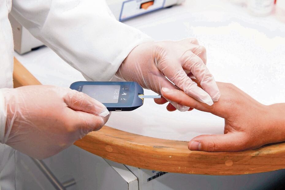 Medidor de niveles de glucosa para detectar la diabetes. Foto: El Universal, archivo