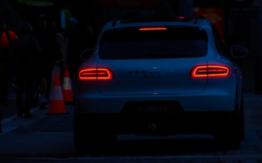 La curiosa historia de la tercera luz de freno en los autos