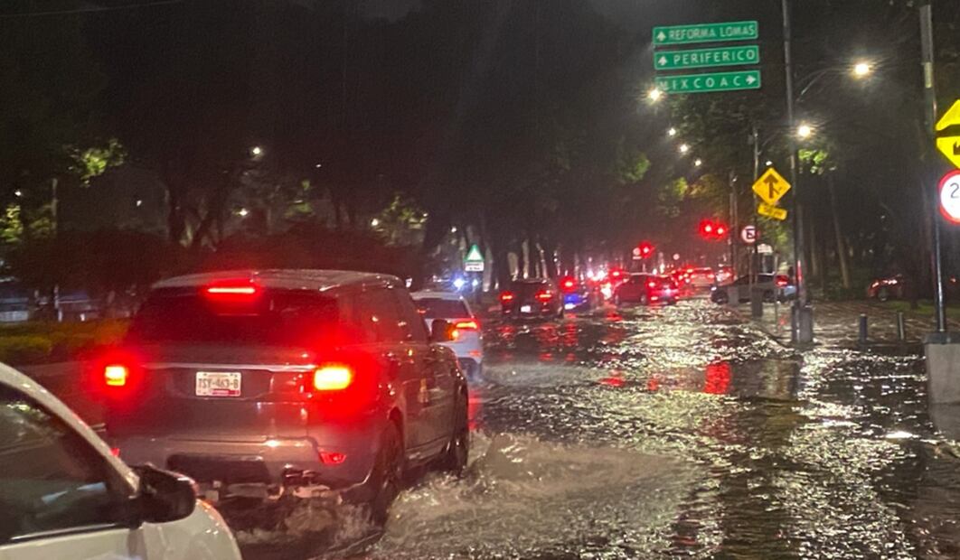 La fuerte lluvia que cayó este miércoles generó diversos encharcamientos en las principales vialidades de la Ciudad de México, el 16 de julio de 2025. Foto: Juan Carlos Williams/EL UNIVERSAL