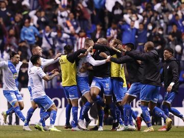 Puebla vino de atrás y en los penaltis vence a Chivas para avanzar a Cuartos