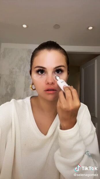 Esta es la rutina de skincare de Selena Gomez para una piel luminosa