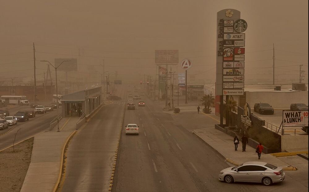 Una intensa tormenta de arena sorprendió la tarde del 6 de marzo de 2025, a Ciudad Juárez, México. Foto: Christian Torres/EL UNIVERSAL