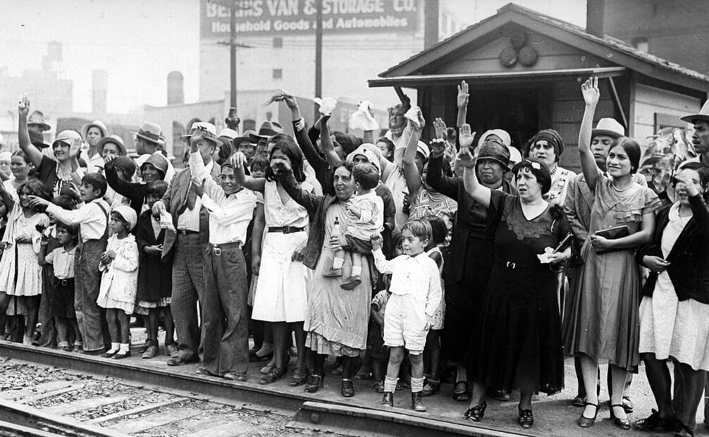 Mexicanos listos para la repatriación, 1931. En 1924 y bajo la ley Johnson-Reed, sólo se emitieron 164 mil 667 visas para Europa, menos de 22 mil para Asia y apenas mil 800 para África y Oceanía. Foto: NY Daily News Archive/Wikimedia Commons.