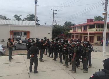 Desarman y someten a exámenes a policías municipales de San Juan Evangelista, Veracruz