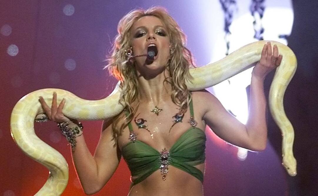 Spears bailó con una pitón albina sobre sus hombros el tema “I'M a slave 4 U” cinco días antes de los atentados a las Torres Gemelas. (FOTO: Archivo EL UNIVERSAL)