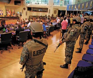 Bukele lanza ultimátum al Congreso