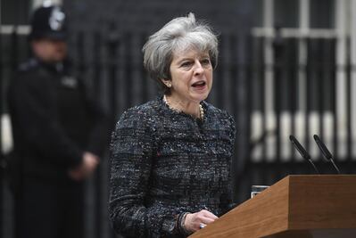 May acusa a Europa de influir en elecciones británicas con "amenazas"