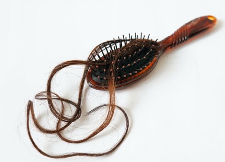 Qué pasa si duermes con el pelo recogido