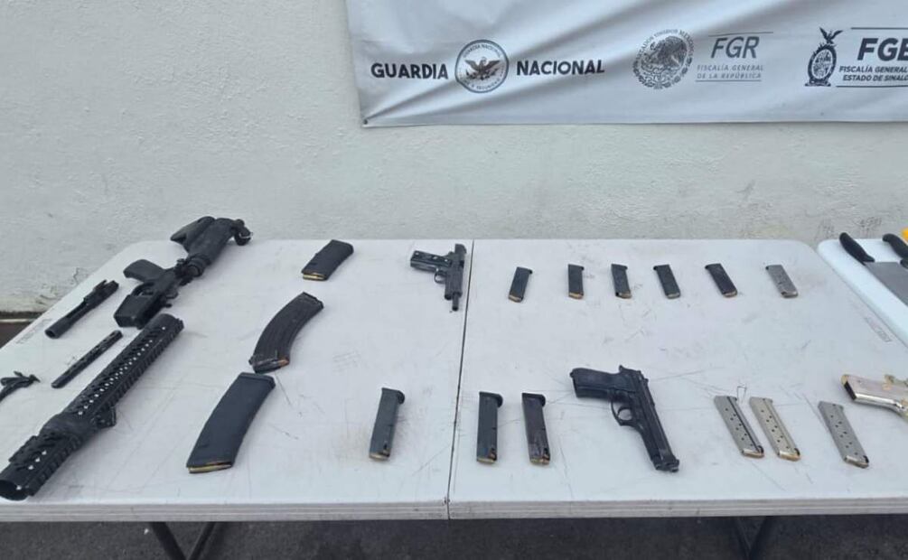 Armas aseguradas durante revisiones sorpresivas en penal de Culiacán, Sinaloa (07/07/2025). Foto: Especial