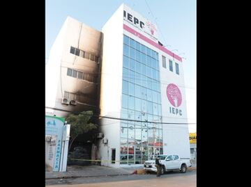 Prenden fuego al Instituto de Elecciones de Chiapas en el marco del proceso electoral